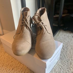 Tom’s wedge booties